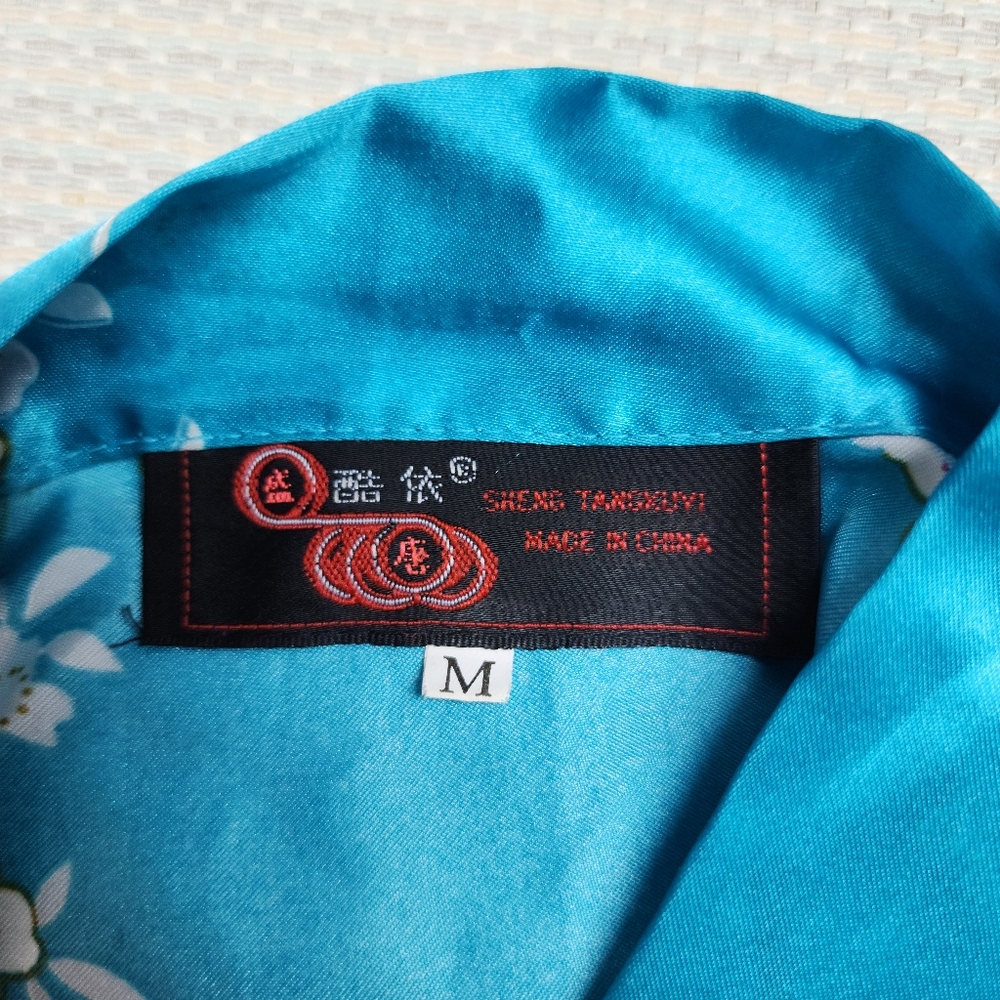 Robe - Picture 2 of 3